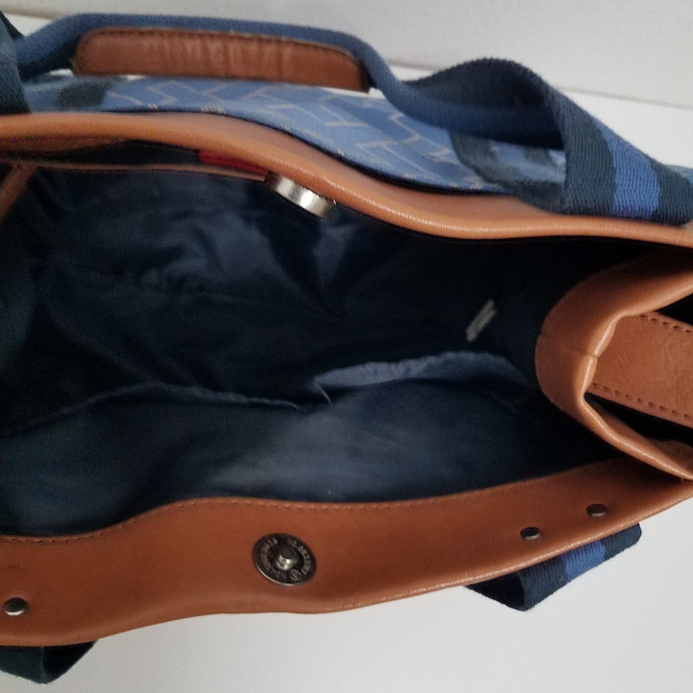 SALE! $10 Tommy Hilfiger American Classics Handbag - Picture 8 of 16